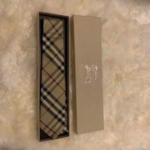 Men’s Burberry tie